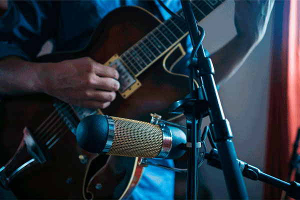 AEA R84A tomando el sonido de una guitarra