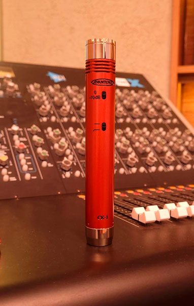Avantone Audio CK-1 sobre consola API The Box
