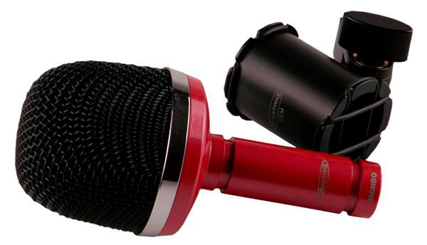 Avantone Audio Mondo Kick Drum Mic apoyado con soporte