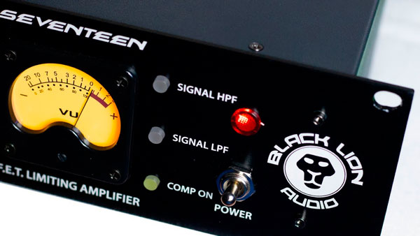 Black Lion Seventeen detalle lateral izquierdo