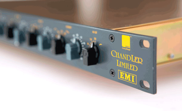 Chandler Limited TG 12411 vista diagonal izquierda
