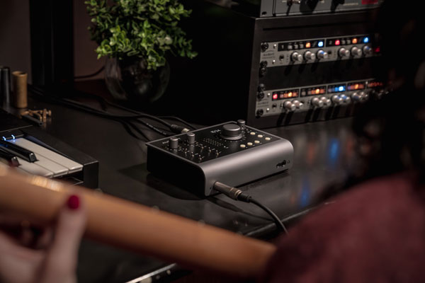 Audient ID24 en escritorio