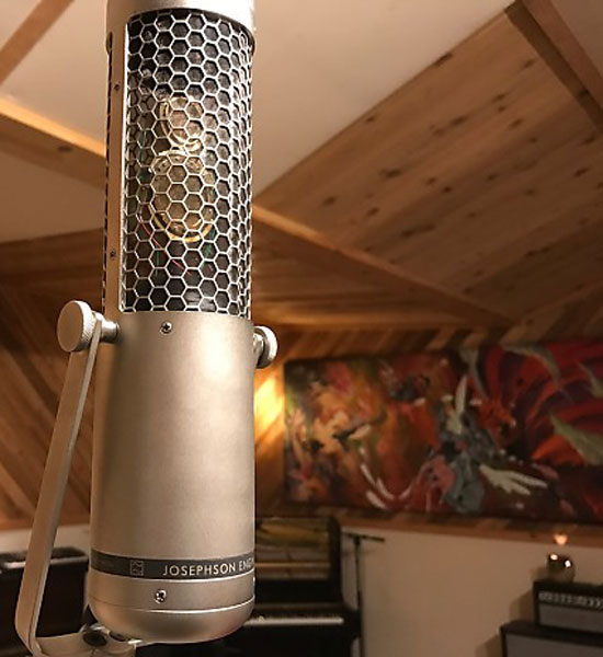 Josephson Engineering C700A en estudio tipo cabaña