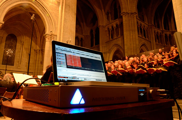 Merging Technologies Hapi MK2 en una iglesia junto a un coro