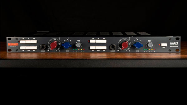 Warm Audio WA273 sobre fondo negro