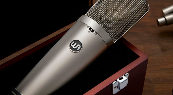 Warm Audio WA67 en packaging de madera