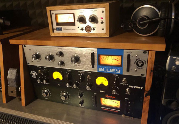 Black Lion B172A junto a Black Lion Bluey y Warm WA76