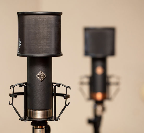 Micrófonos Telefunken junto a filtro Telefunken PL05