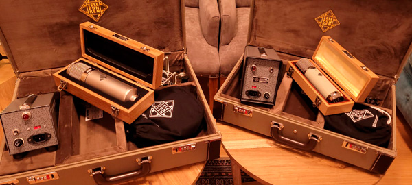 Telefunken ELAM 251 y Telefunken U47 junto a fuentes y packaging