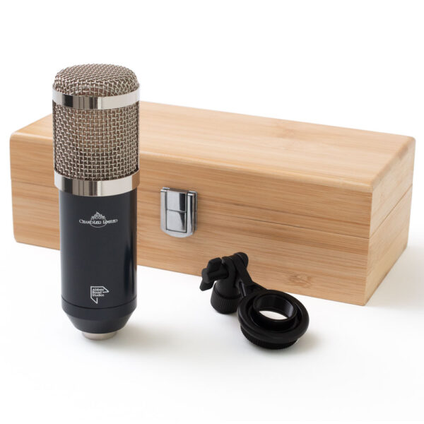 Chandler Limited TG Micophone L junto a packaging