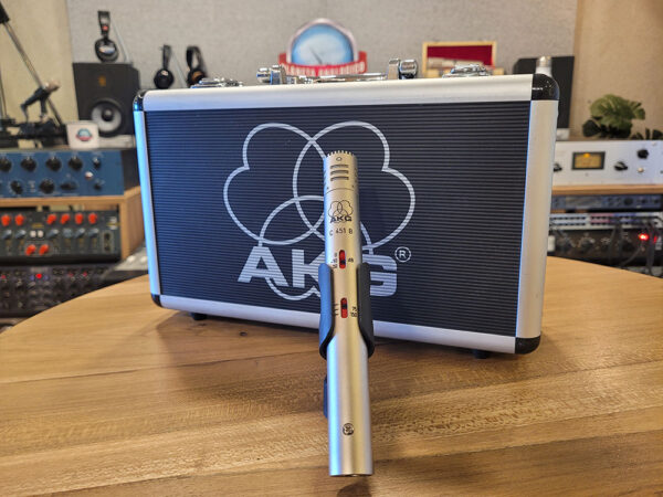 AKG C451B - Usado