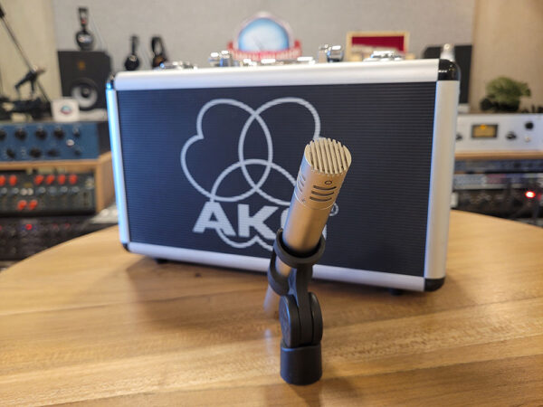 AKG C451B - Usado