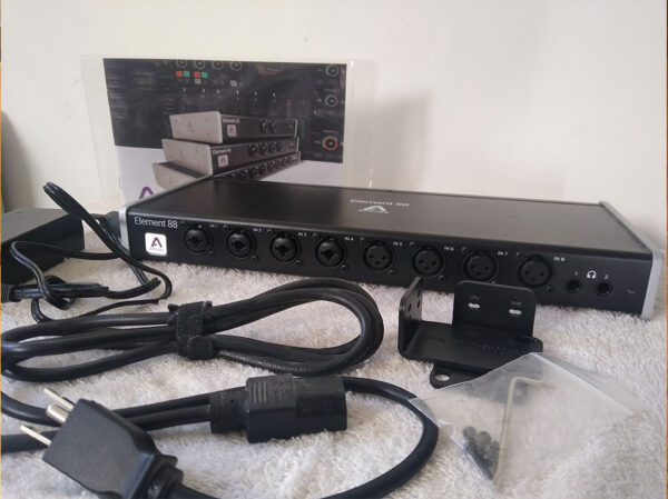 Apogee Element 88 - Usado