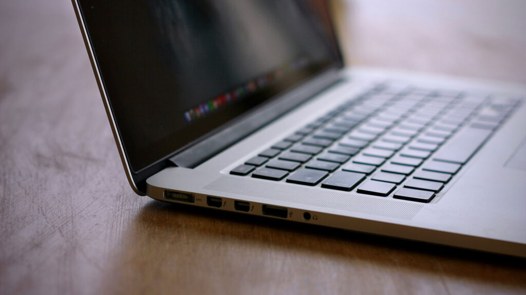 Mac detalle puertos USB