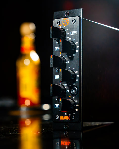 Dangerous BAX500 sobre fondo negro