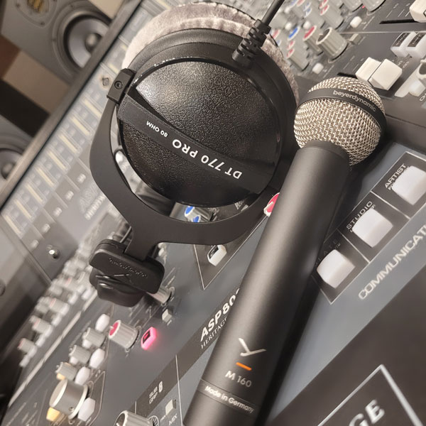 Beyerdynamic DT 770 Pro y M160
